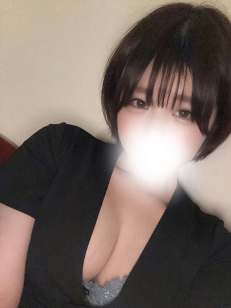 新人 もな