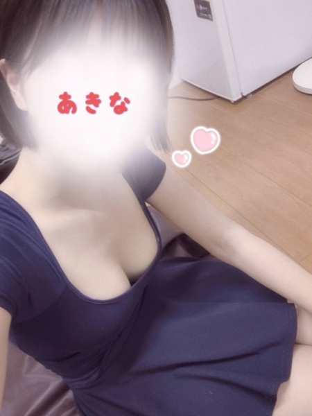 新人あきな