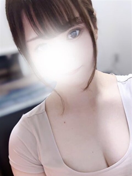 愛沢ゆな